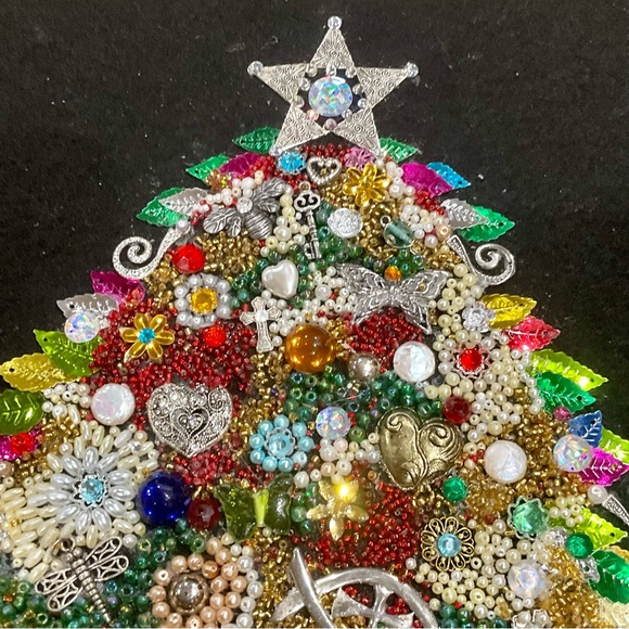 Special Gift or for you, Vintage jewelry, beaded & more Christmas Tree on Canvas - Picture 4 of 4
